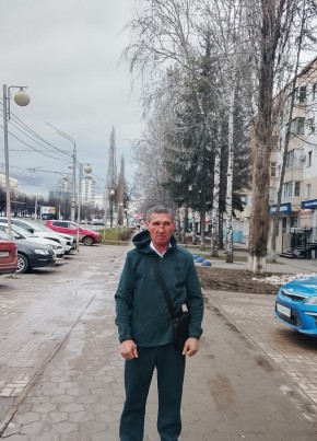 Ильдар Валиев из Бакалы 48 лет