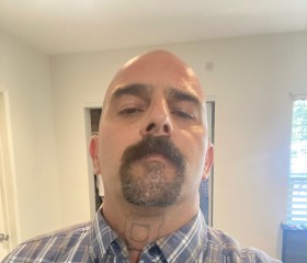 Ricky, 46, San Fernando