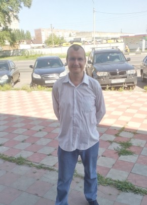 Артем Гузенко из Курчатова 44 года