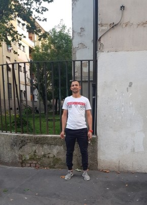 Ibrahim, 34, Repubblica Italiana, Milano