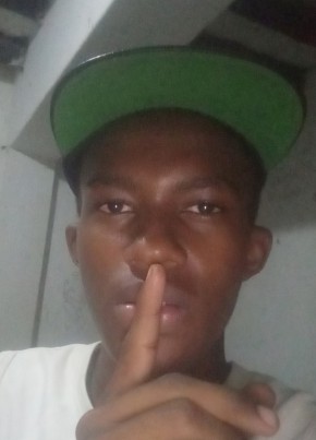 Henry Klaus из Nairobi 22 года