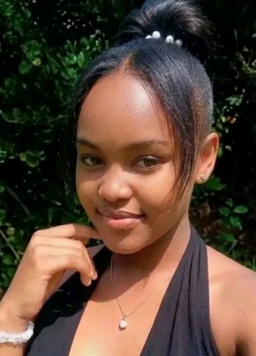 Essy из Nairobi 25 лет