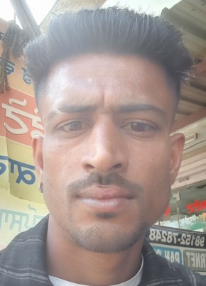 Pardum, 26, India, Dhūri