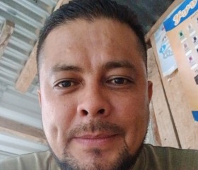Alberto, 39, San Salvador
