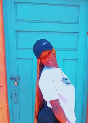 Christine из Sirari 20 лет