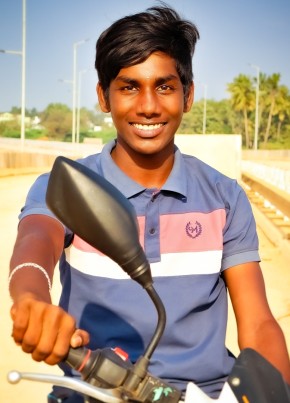 Giri, 18, India, Cuddalore