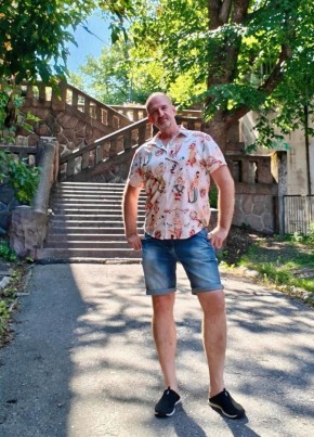 Денис из Находки 51 год