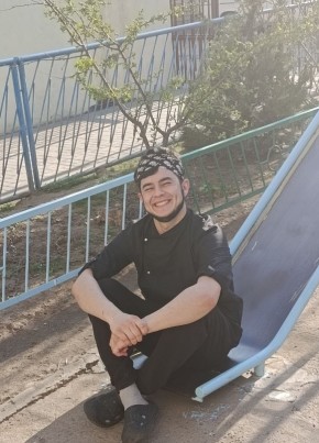 Алланур из Астрахани 19 лет