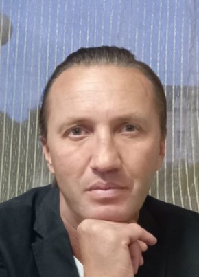 Денис Нутрихин из Анапы 53 года