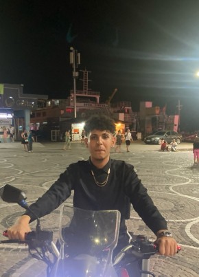 Yasin, 32, Türkiye Cumhuriyeti, İstanbul