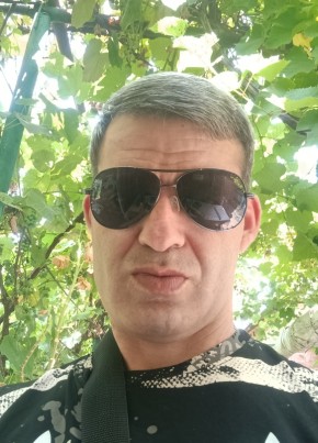 Славик из Армавира 42 года