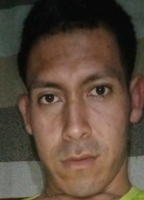 RAUL RUIZ, 38, República del Ecuador, Santo Domingo de los Colorados
