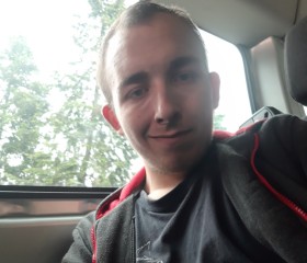 Krystian , 28, Morag