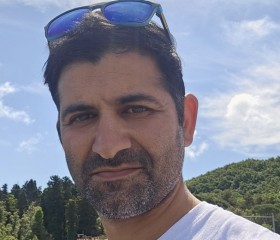 Muste, 32, Cascina