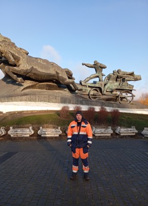 Максим из Зверево 40 лет