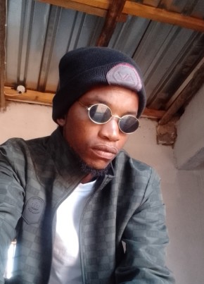 Tebogo из IGoli 26 лет