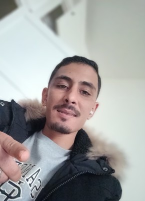 Akram, 27, République Française, Vénissieux