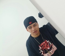 Arturo, 25, Tijuana