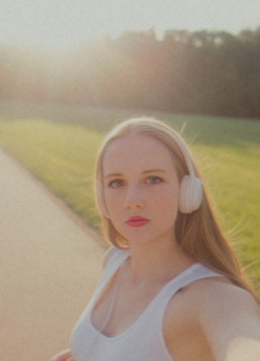 Ksenya, 18, Russia, Saint Petersburg