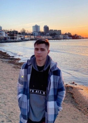 Роман из Невельска 22 года