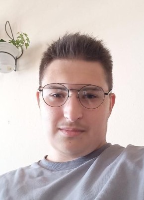 Михаил из Навли 19 лет