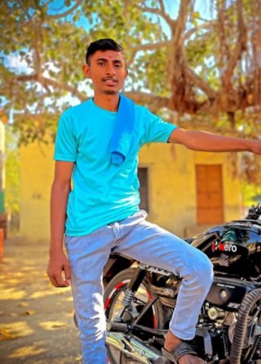 Laxman, 18, India, Solapur