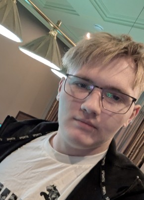 Максим из Челябинска 18 лет