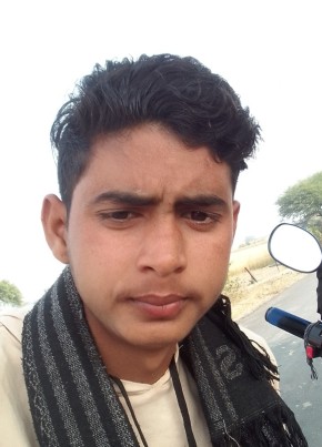Vivek, 18, India, Maksi