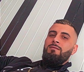 Momo, 31, Chambery
