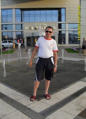 Антон, 39, Россия, Свеча