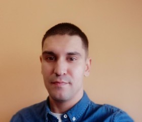 Horváth Balázs, 34, Budapest