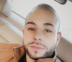 Góórè, 25, Budapest