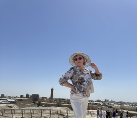 Evgeniya, 49, Dublin