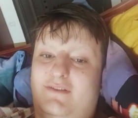 Mikola, 22, Budapest