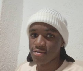 Bruno, 19, Kigali