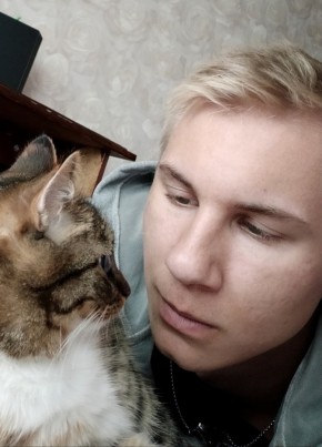 Владислав из Ужура 23 года