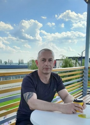 Максим из Воронежа 44 года