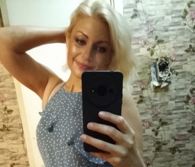 Yuliya, 32, Saint Petersburg