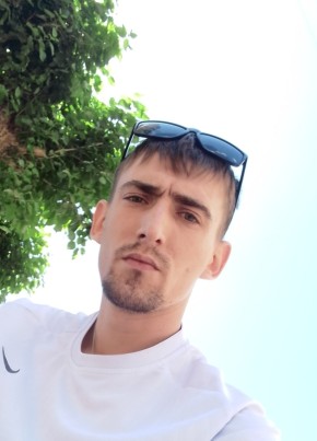 Денис из Большого Камени 32 года