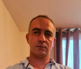 Arman Petro, 37, Rodez