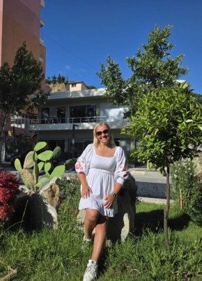 Eva из Tirana 40 лет
