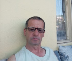 Hüseyin, 50, Istanbul