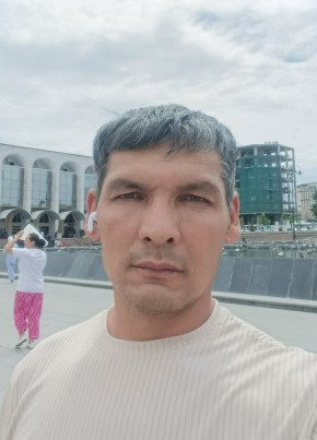 Баходир из Кара-Балты 44 года