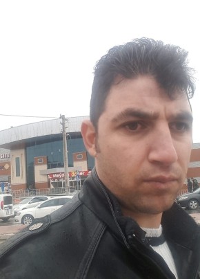 Halil, 22, Türkiye Cumhuriyeti, Ankara