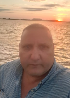 DĂNUȚ , 53, Romania, Galați