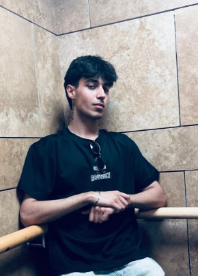 Nico из Maştağa 20 лет