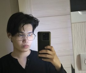 Vlad, 21, London