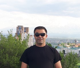 Eduard Akobyan, 55, Tbilisi
