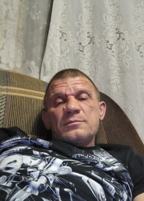 Анатолий из Красноярска 45 лет