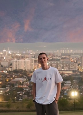 Максим из Красноярска 19 лет
